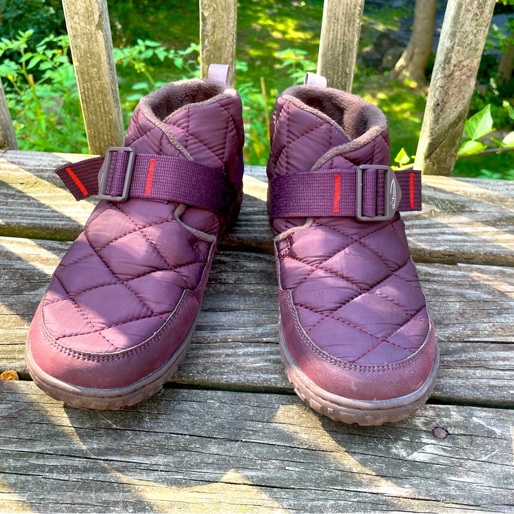 Chaco women’s ramble puff. quilted booties size 9